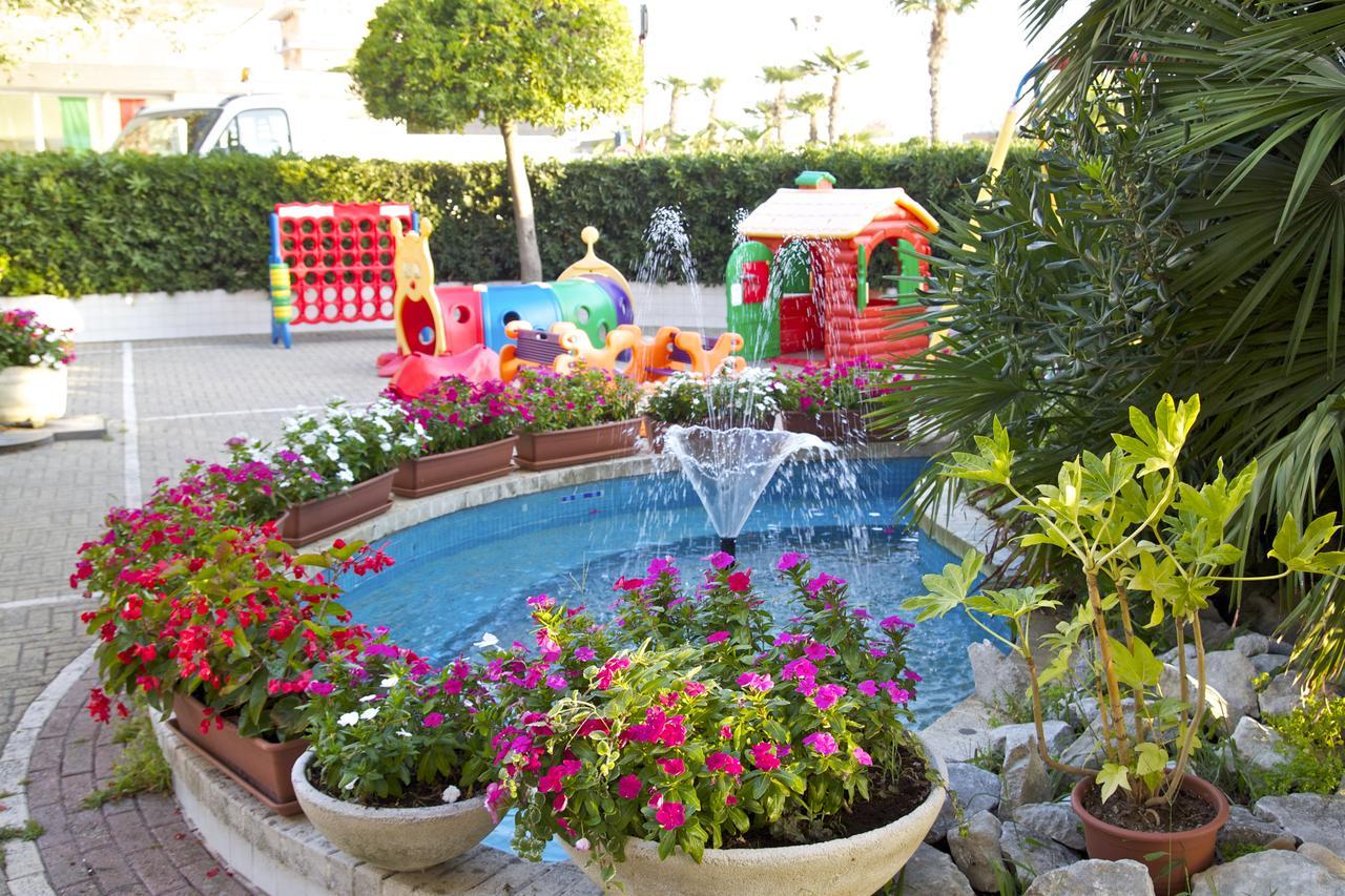 Savoia Hotel Misano Adriatico Exterior photo